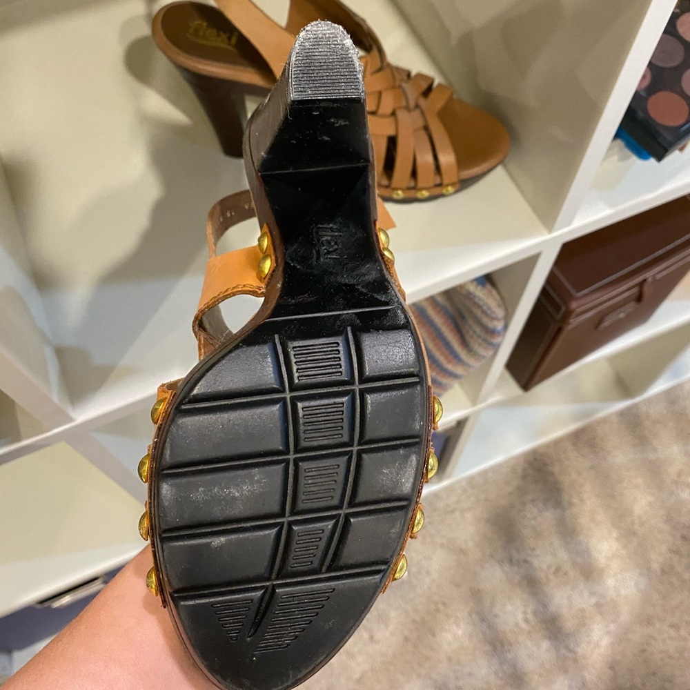 Camel Flexi Sandals - Picture 3 of 3